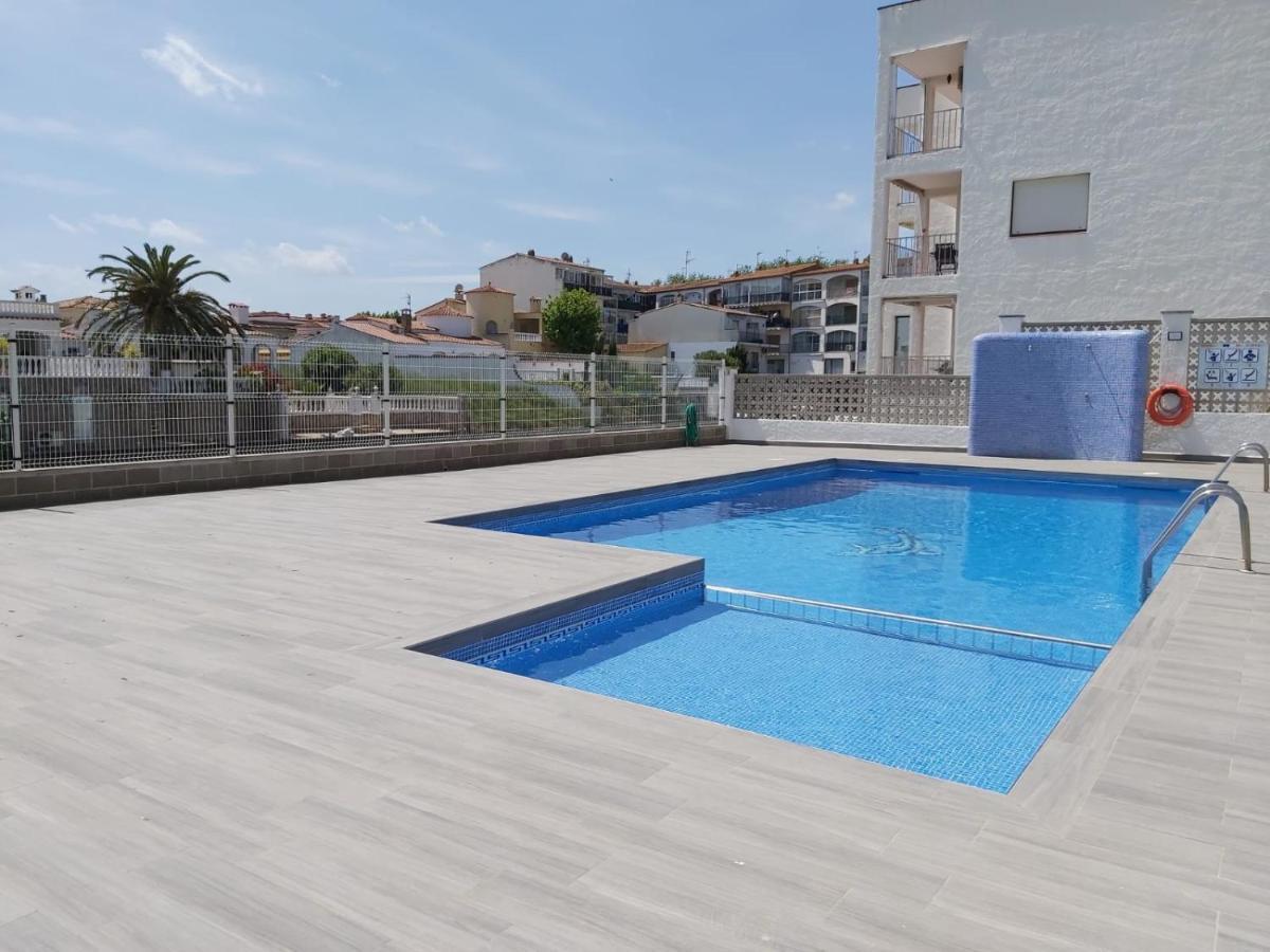 Apartament Amb Piscina Емпуриабрава Екстериор снимка