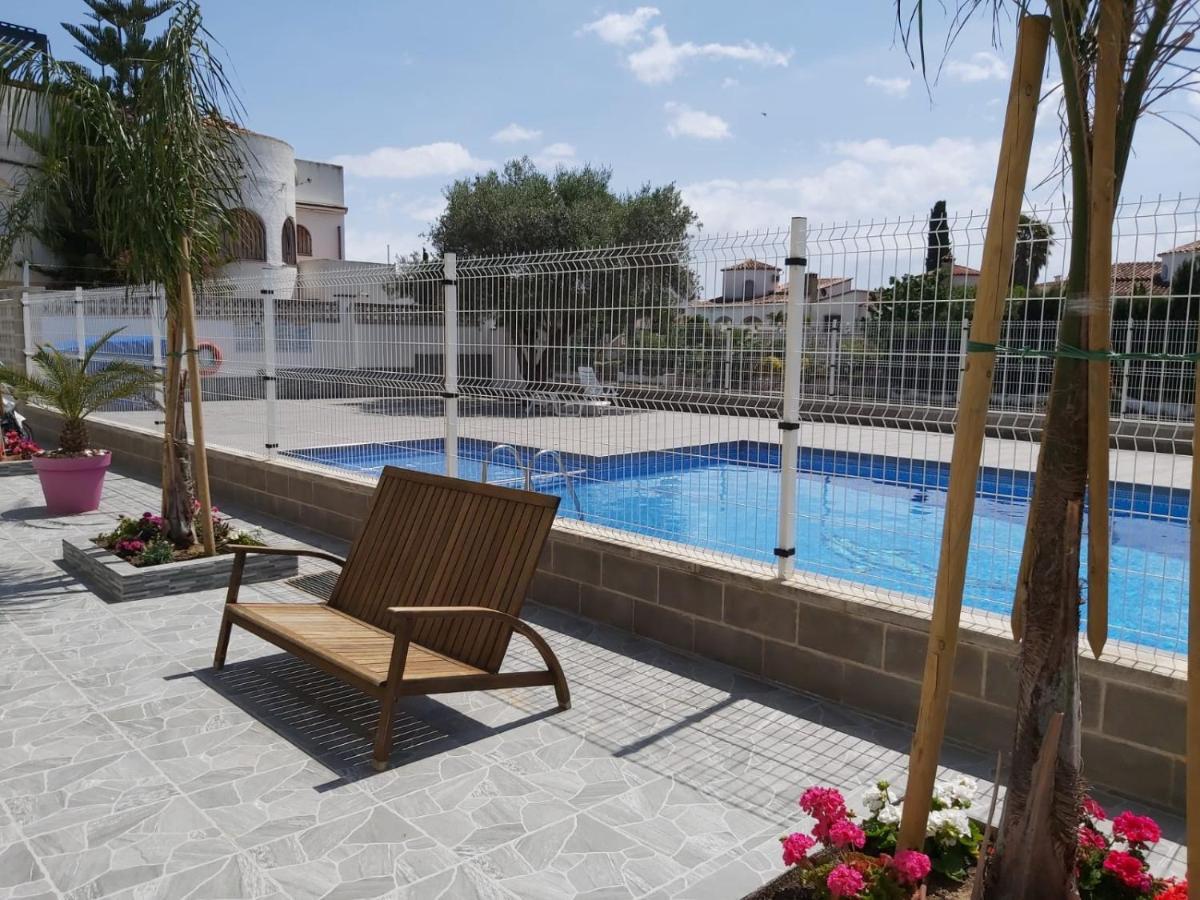 Apartament Amb Piscina Емпуриабрава Екстериор снимка