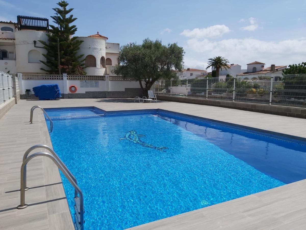 Apartament Amb Piscina Емпуриабрава Екстериор снимка